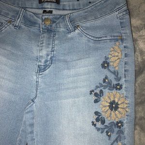 Flower embroidered jeans !